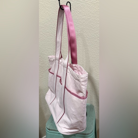 Lululemon Daily Multi-Pocket Tote Bag 20L in the Blissful Pink Frosting Color - Picture 6 of 11